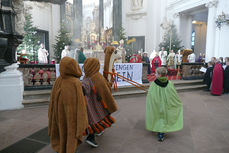 Aussendung der Sternsinger im Hohen Dom zu Fulda (Foto: Karl-Franz Thiede)